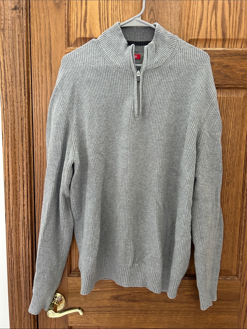 Izod Men's Light Gray Quarter-Zip Ribbed Sweater